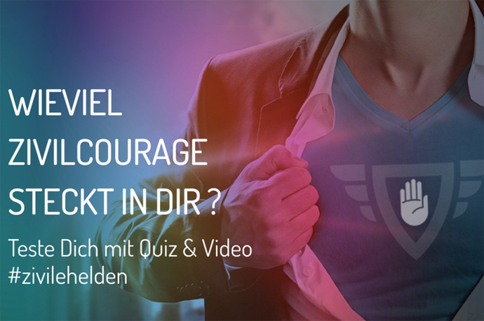 Superheld reißt Hemd auf und zeigt Shirt mit Logo der Zivilen Helden
