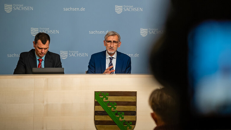 Polizeiliche Kriminalstatistik 2025 Sachsen wird von Innenminister Armin Schuster und LKA-Präsident Dirk Lichtenberger vorgestellt.