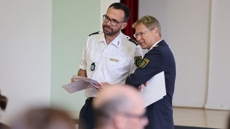Ministerialrat Stefan Dörner und Polizeipräsident Lutz Rodig
