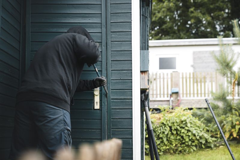 Gartenlauben vor Einbruch schützen