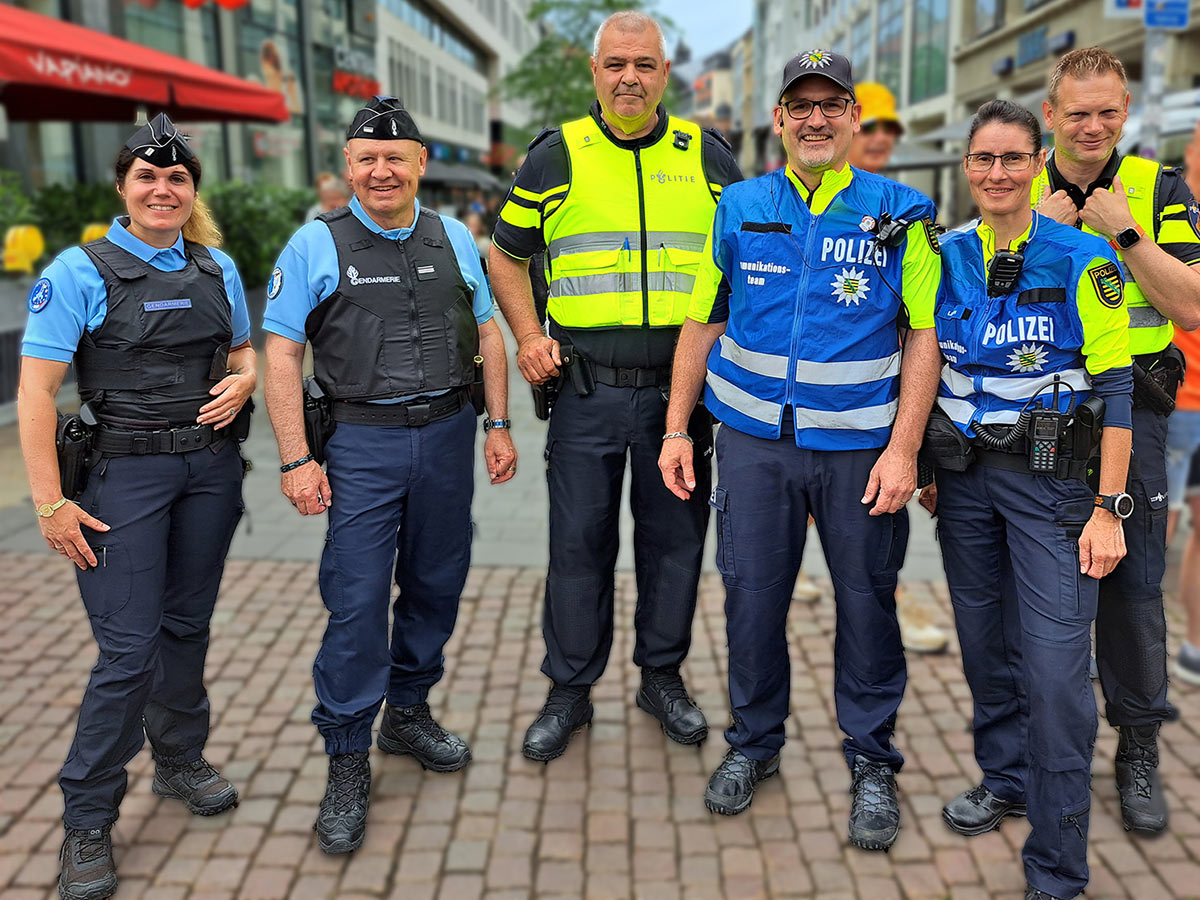 Französische, niederländische, sächsische Polizei