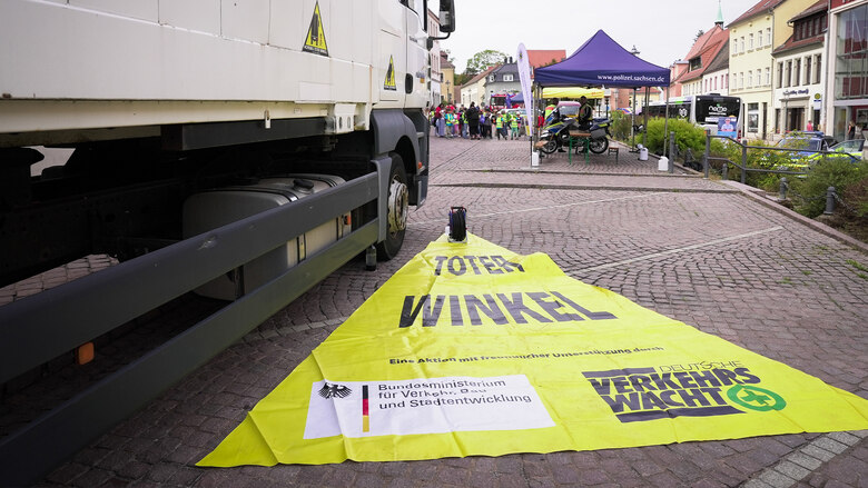 »Die Schule hat begonnen«: Toter Winkel