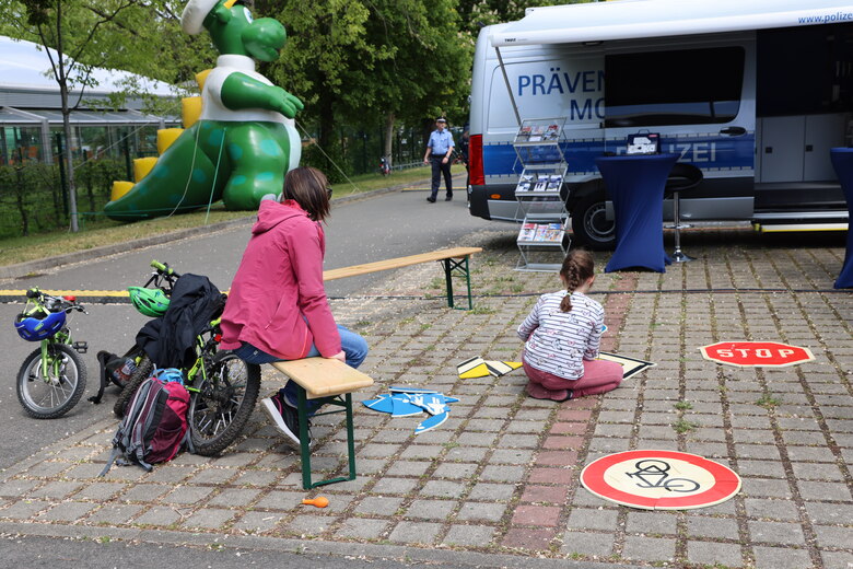 Bastelstrecke für Kinder beim Verkehrspräventionstag