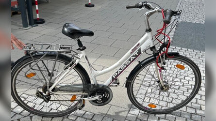 Fahrrad Marke Passat weiß rote Bremsschläuche